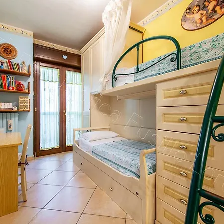 Chic In - Sunny Terrace Apartment Barletta